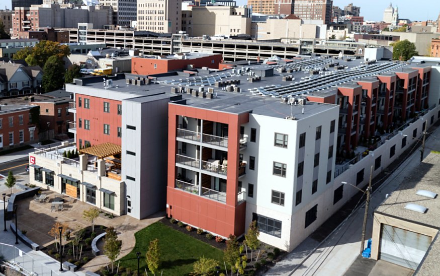 Charlotte Square from the air, close on the balconies and the podium
